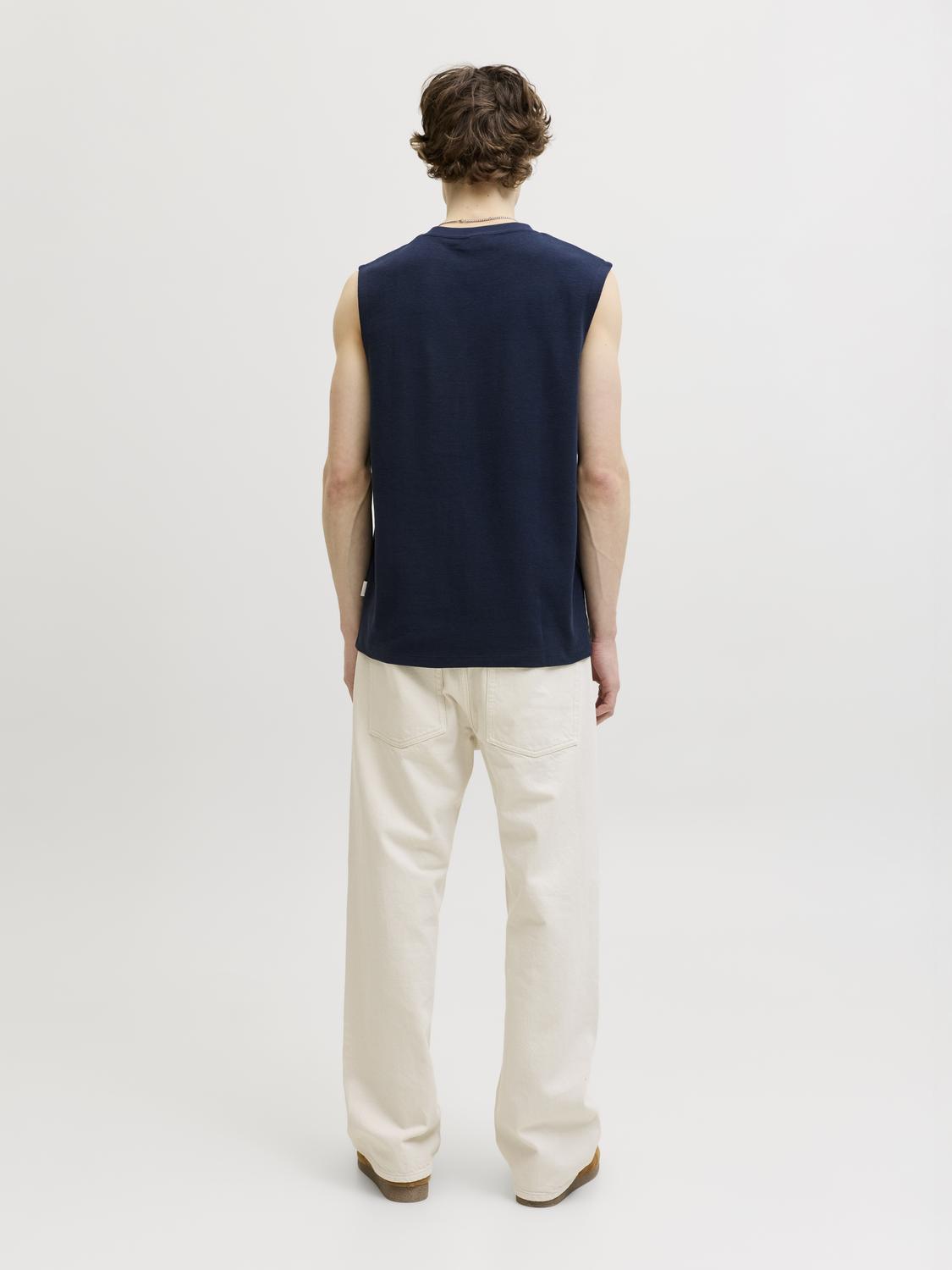 model_shot-back